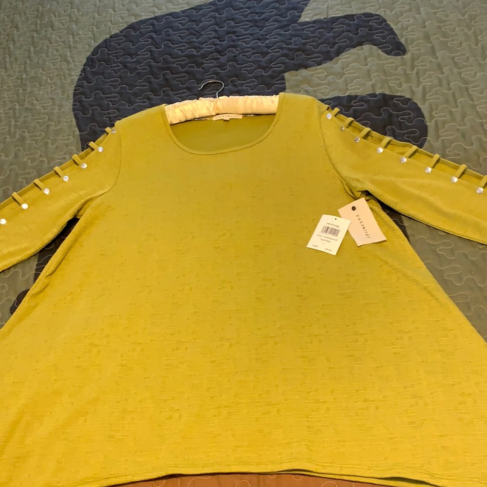 NEW W/TAGS Pea Green Top Sz L Sext Sleeves Scoop